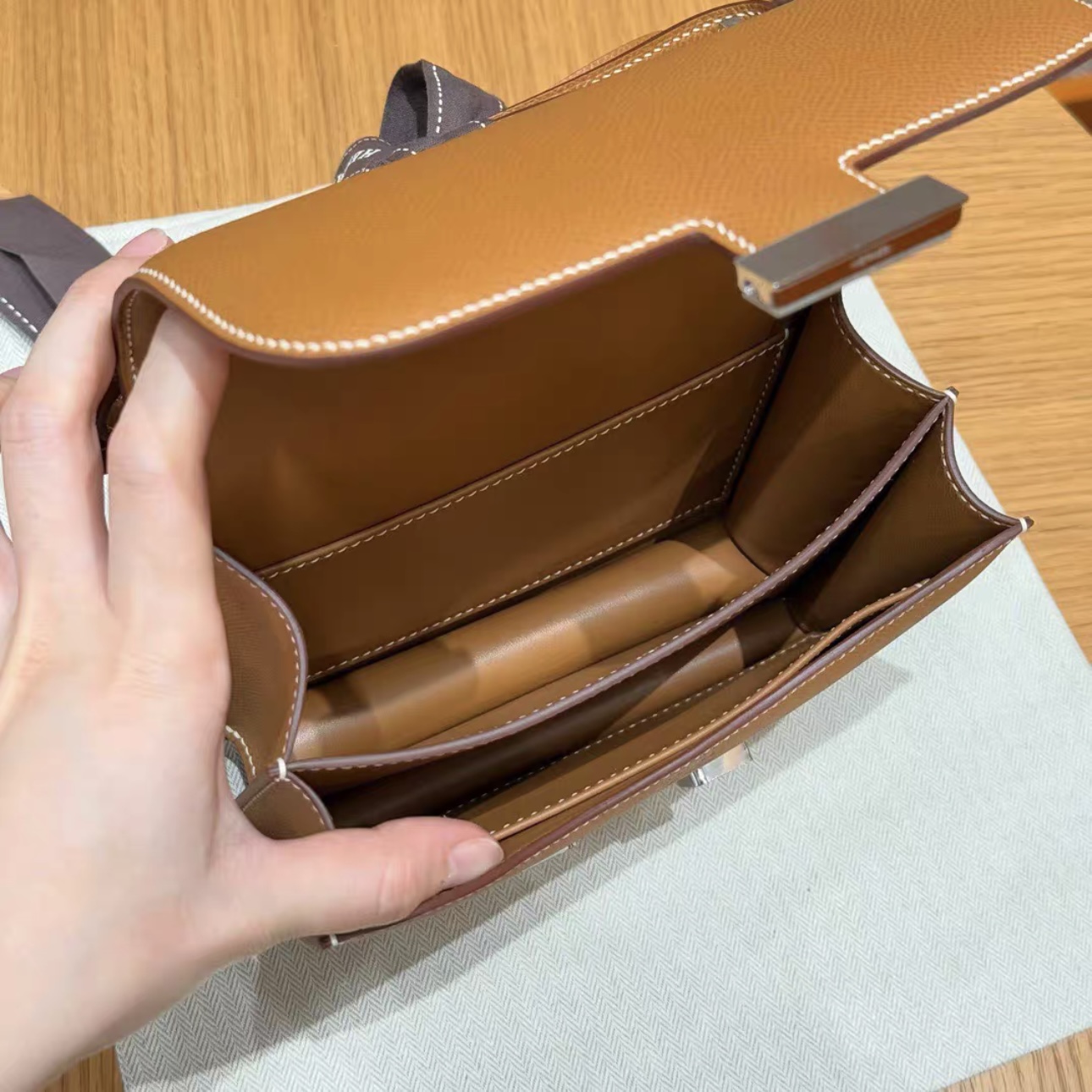 Hermès Constance 19 in Epsom
