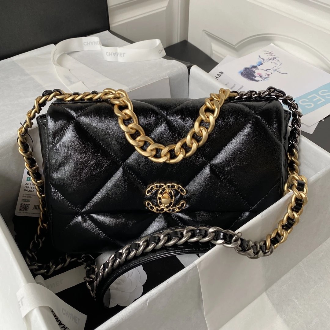 CHANEL 19 Flap satchel Shiny Lambskin