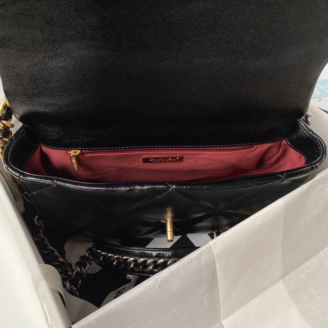 CHANEL 19 Flap satchel Shiny Lambskin