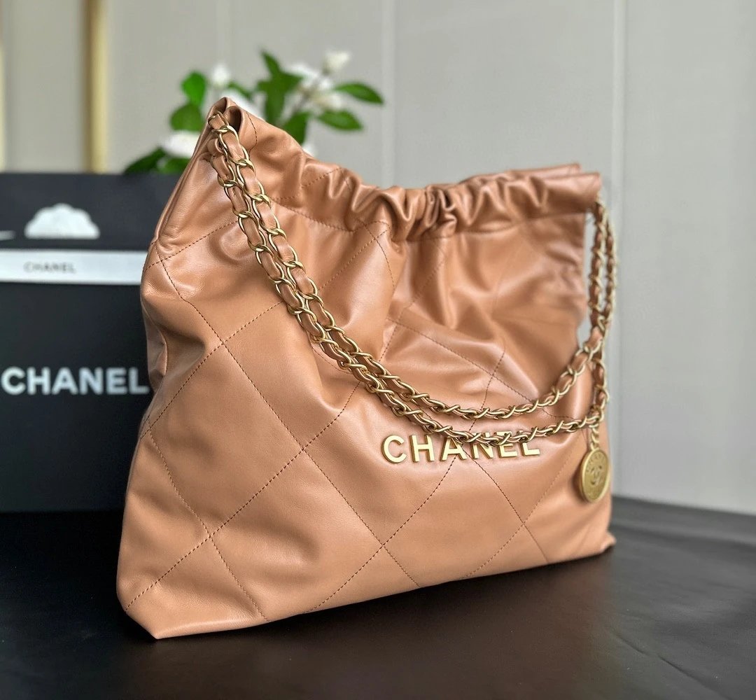 CHANEL 22 Shiny Calfskin Shoulder Bag