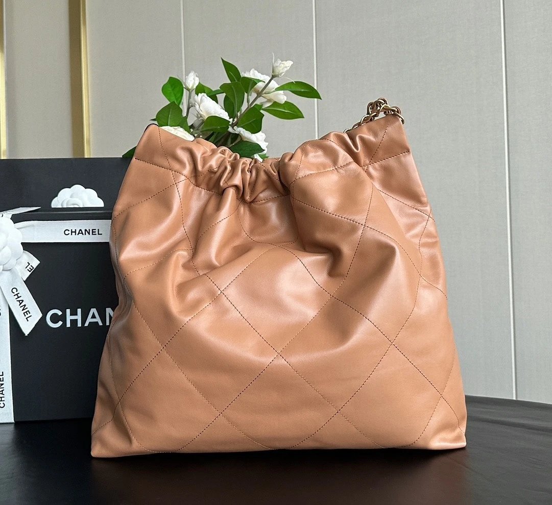 CHANEL 22 Shiny Calfskin Shoulder Bag