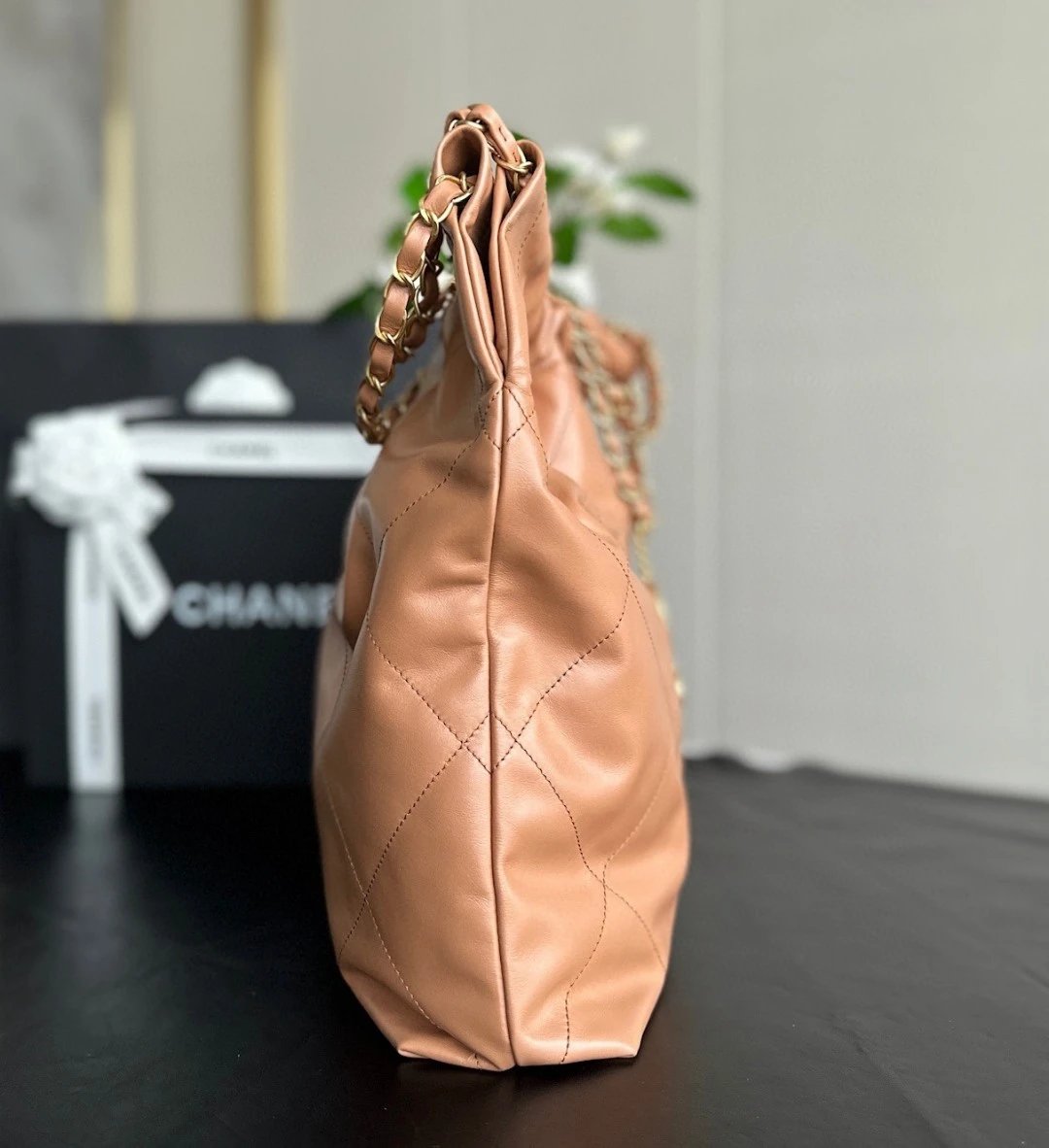 CHANEL 22 Shiny Calfskin Shoulder Bag