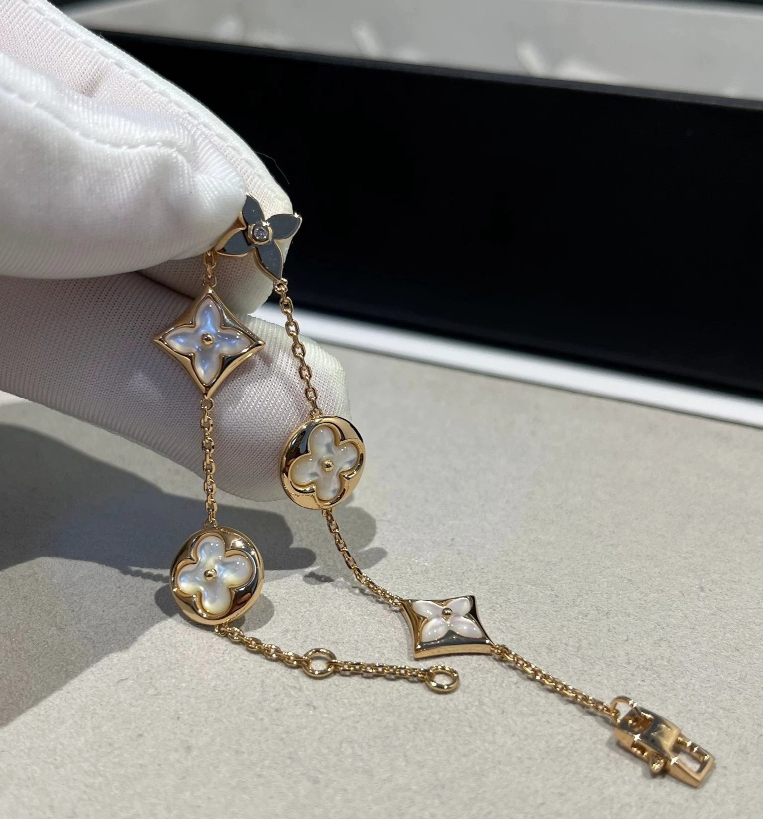 LV Color Blossom BB Multi-Motifs Bracelet White Mother-of-Pearl And Diamonds