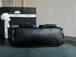 CHANEL 25C Flap Bag with Brand Logo Closure