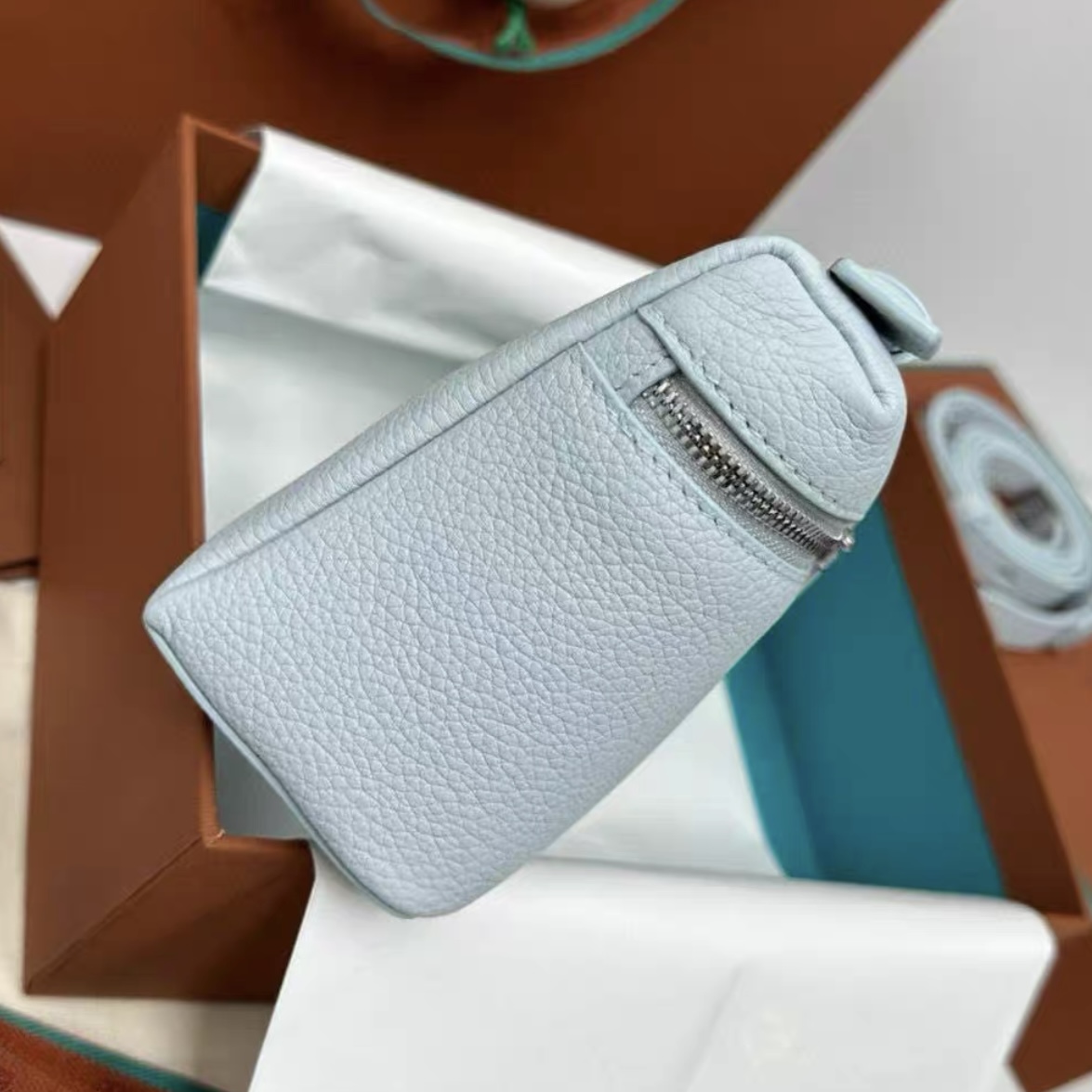 Loro Piana ExraPocket L19 cowhide