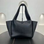 YSL Le5À7 Bea textured-leather tote bag