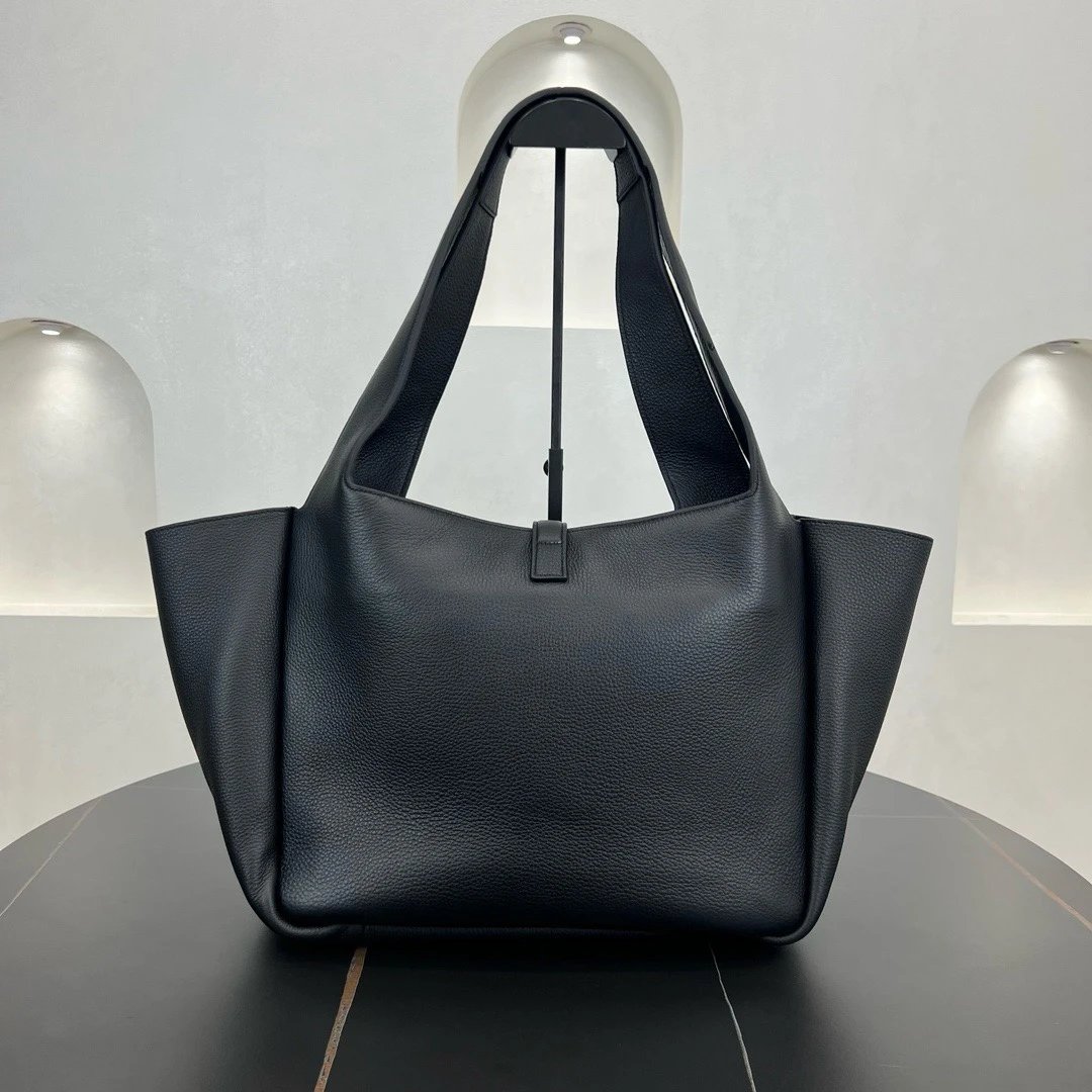 YSL Le5À7 Bea textured-leather tote bag