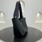 YSL Le5À7 Bea textured-leather tote bag