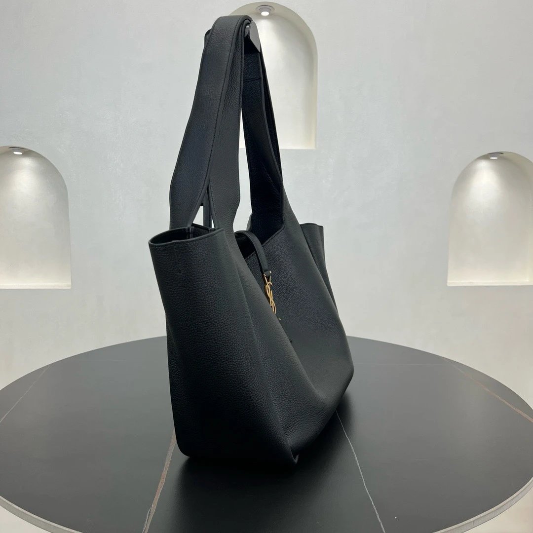 YSL Le5À7 Bea textured-leather tote bag