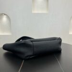 YSL Le5À7 Bea textured-leather tote bag