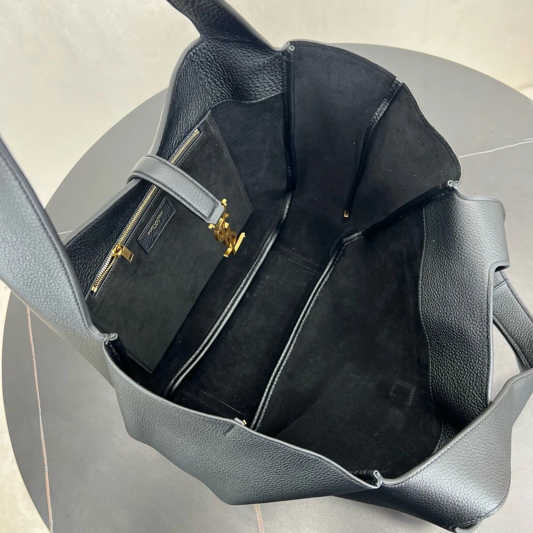 YSL Le5À7 Bea textured-leather tote bag