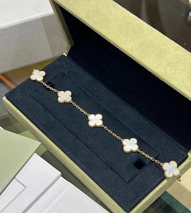 VCA Vintage Alhambra pendant-White mother-of-pearl