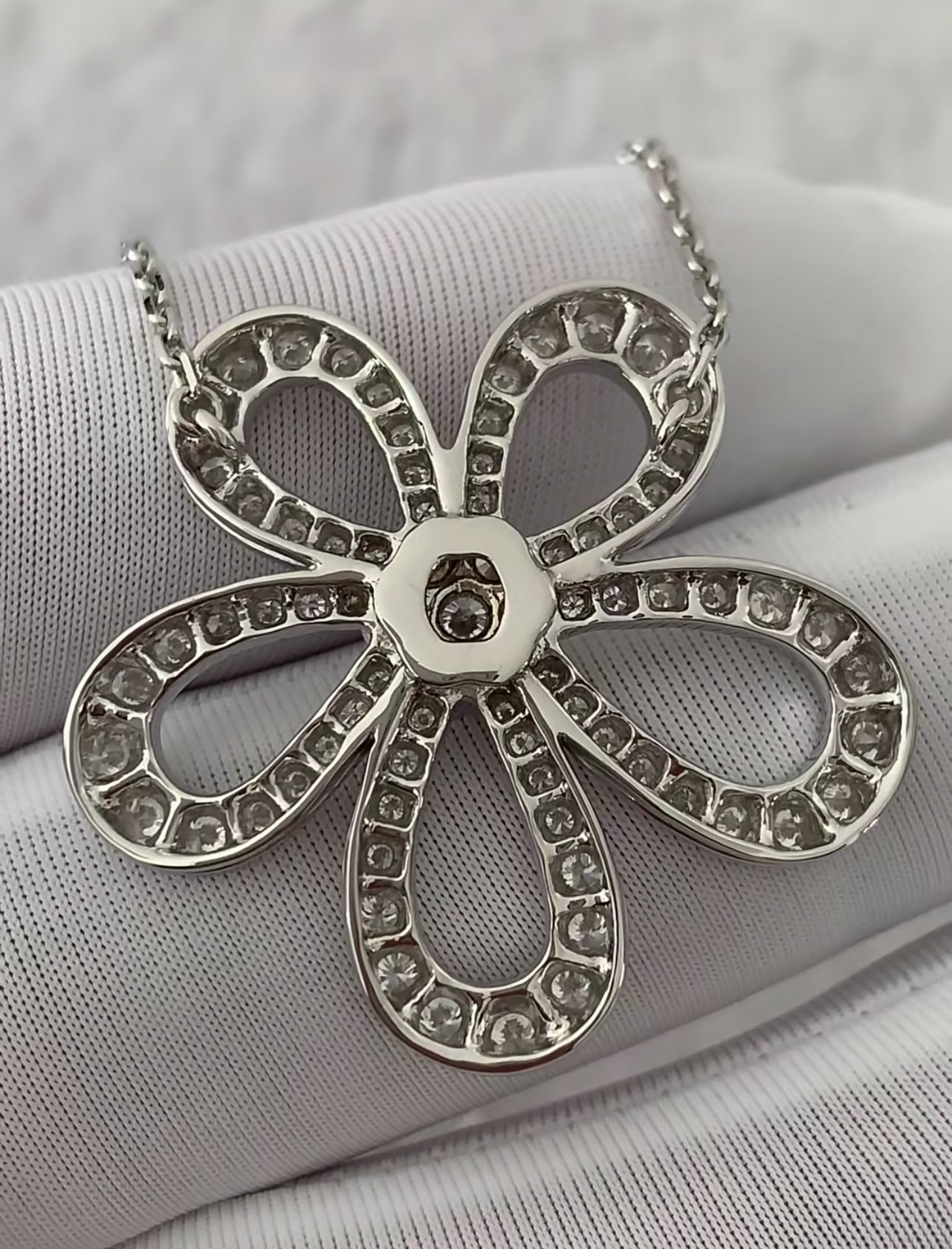 VCA Flowerlace Necklace