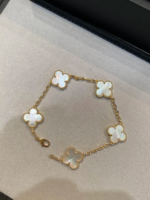 VCA Vintage Alhambra pendant-White mother-of-pearl