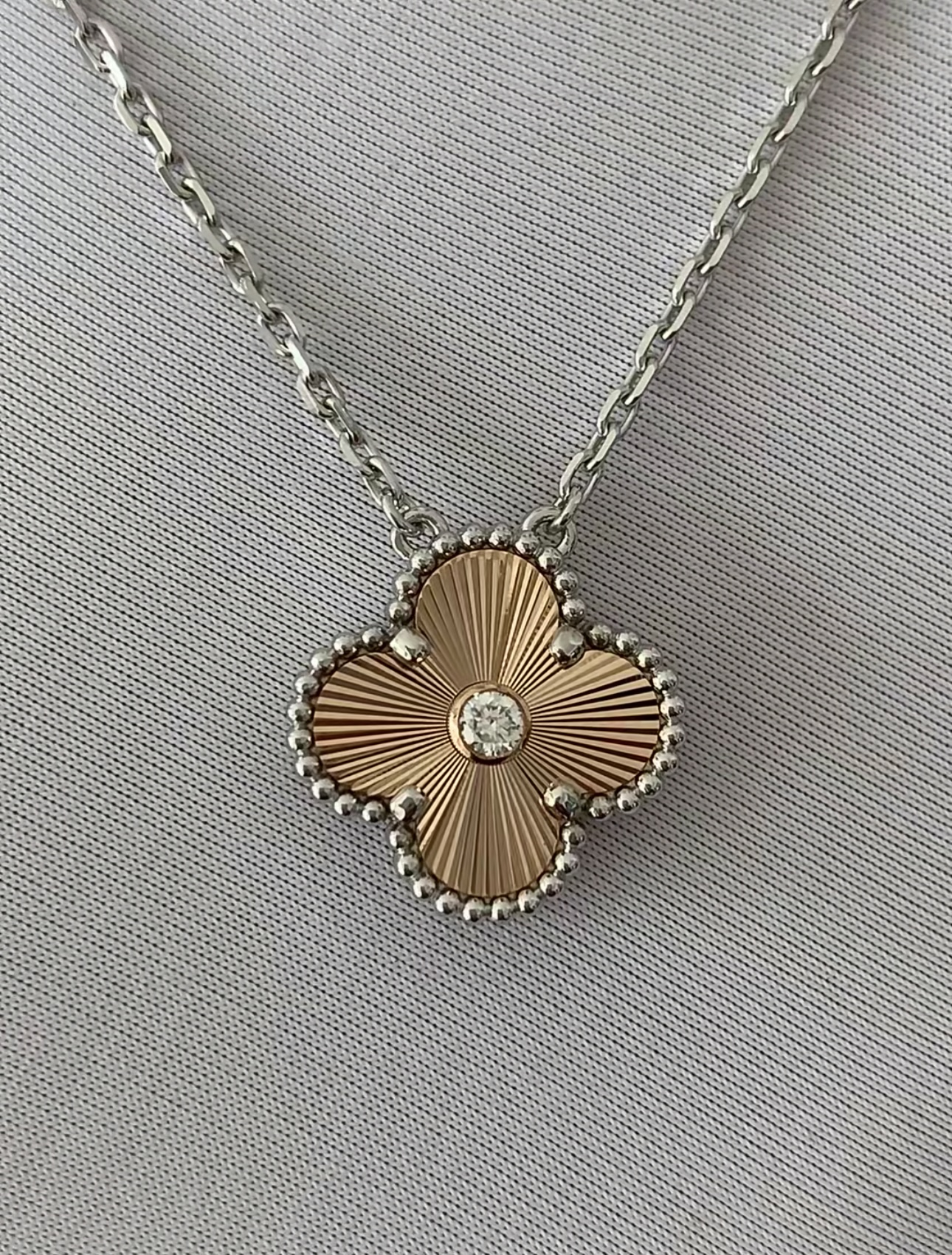 VCA Vintage Alhambra pendant-Christmas edition