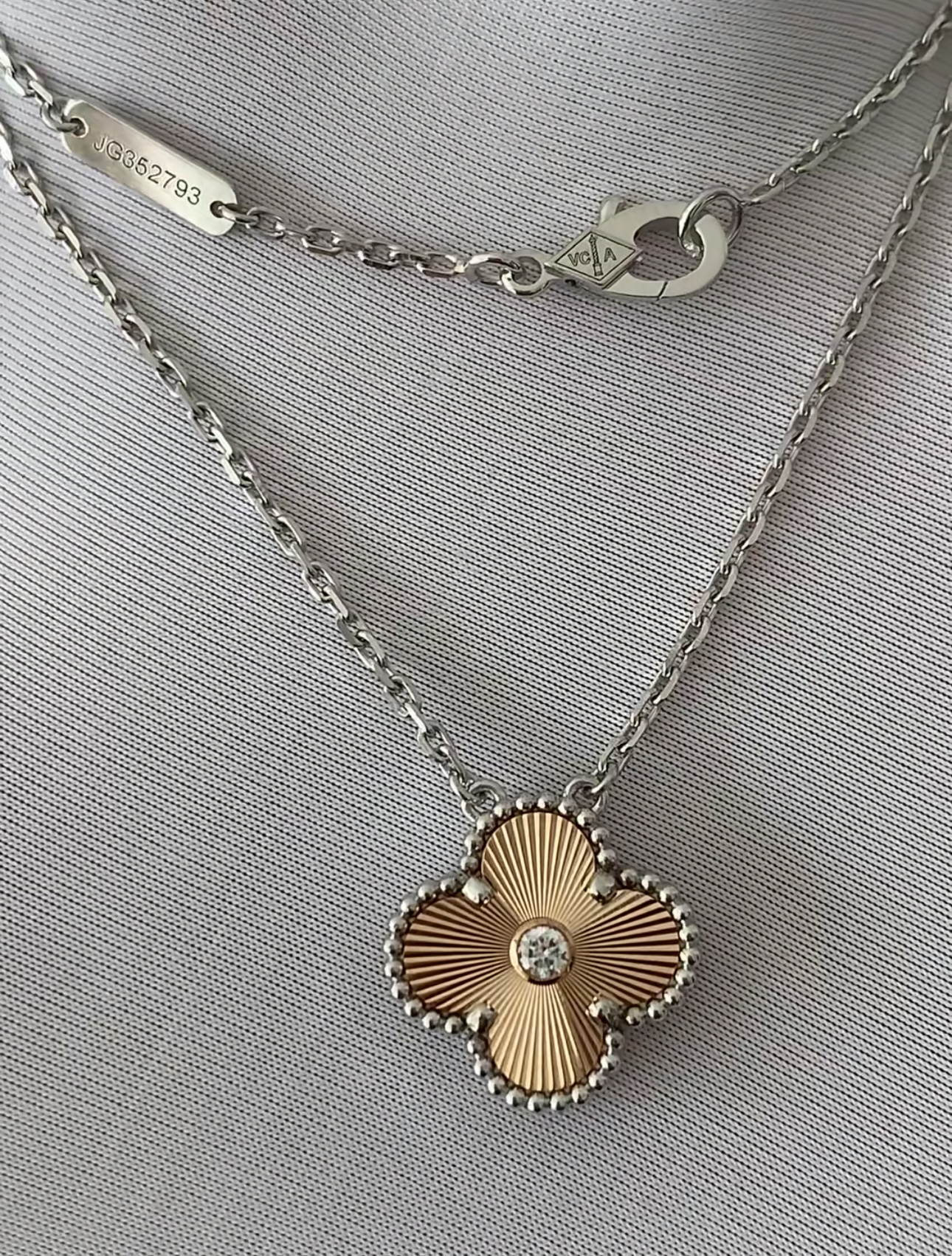 VCA Vintage Alhambra pendant-Christmas edition