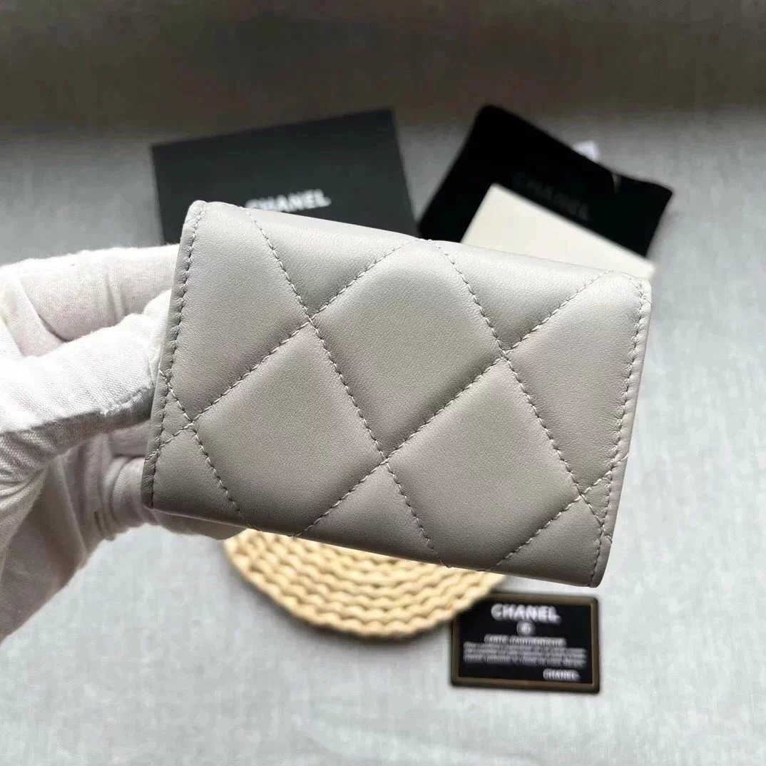 CHANEL 23K 19 Classic Small Flap Wallet in calfskin
