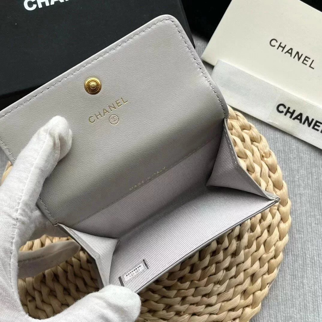 CHANEL 23K 19 Classic Small Flap Wallet in calfskin