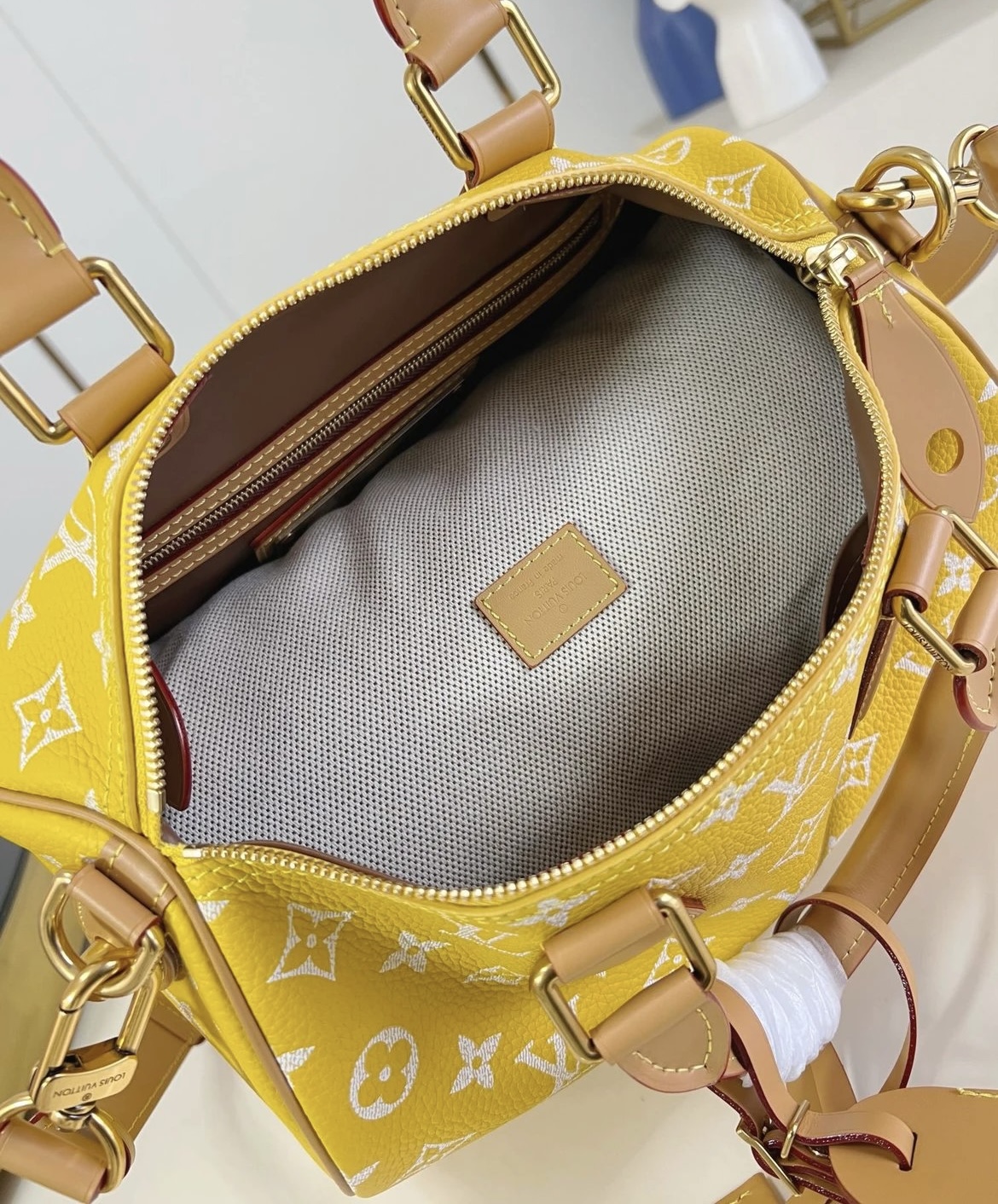 LV Speedy P9 Bandouliere 30