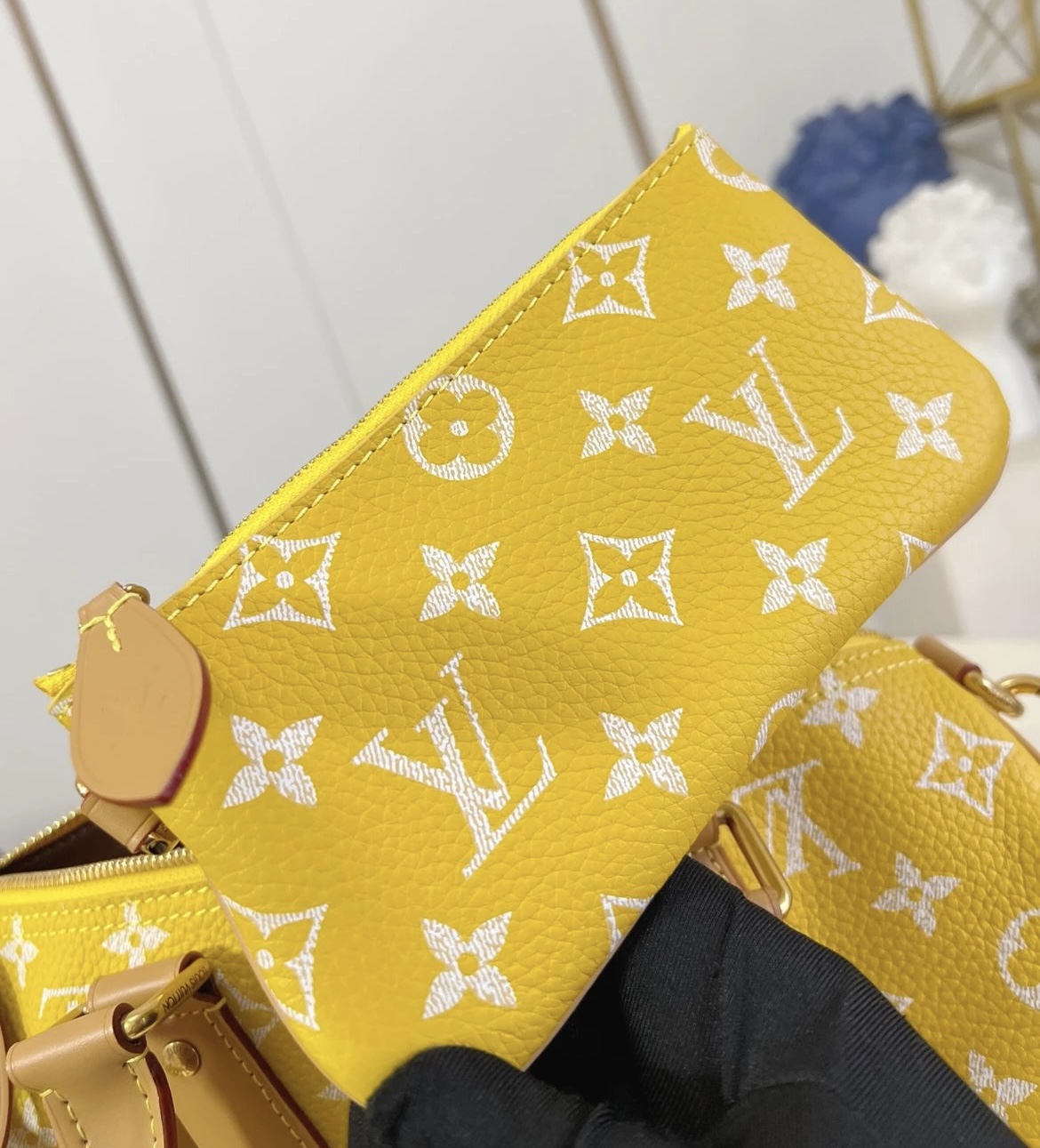 LV Speedy P9 Bandouliere 30