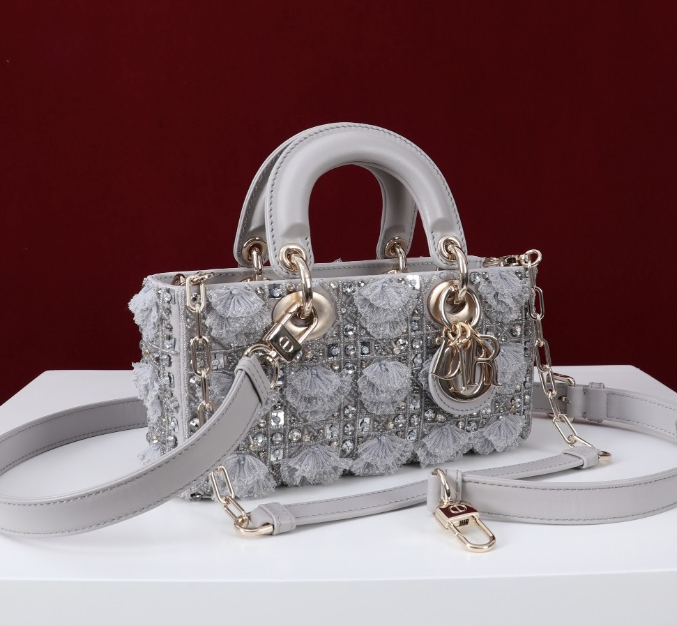 DIOR Lady D-joy Beaded lace embroidery