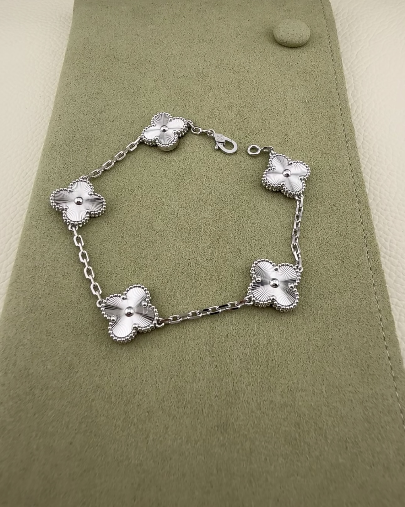 VCA Vintage Alhambra pendant- Perlée