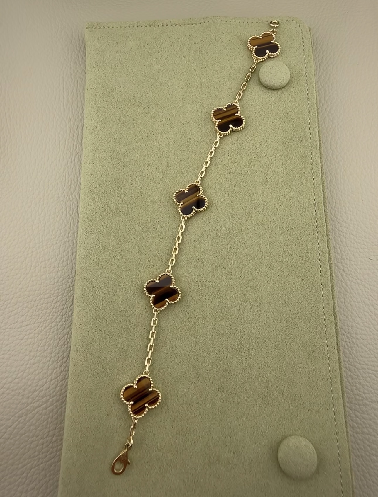 VCA Vintage Alhambra pendant- Tiger Eye