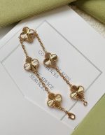 VCA Vintage Alhambra pendant- Perlée