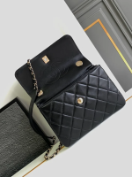 CHANEL Trendy CC Diamond Hardware