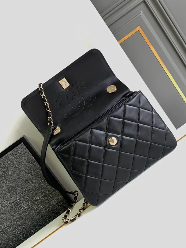 CHANEL Trendy CC Diamond Hardware