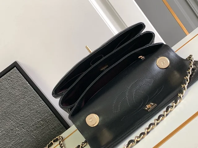 CHANEL Trendy CC Diamond Hardware