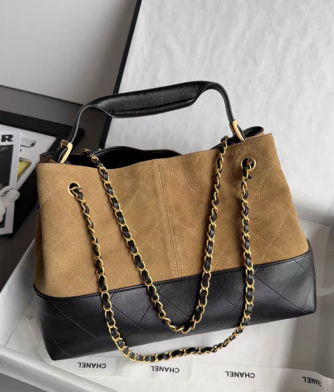CHANEL Métiers d’art Small Tote
