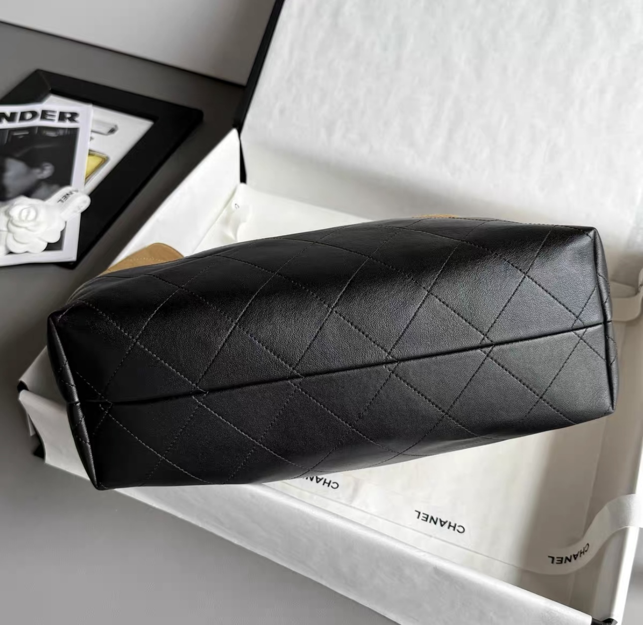 CHANEL Métiers d’art Small Tote