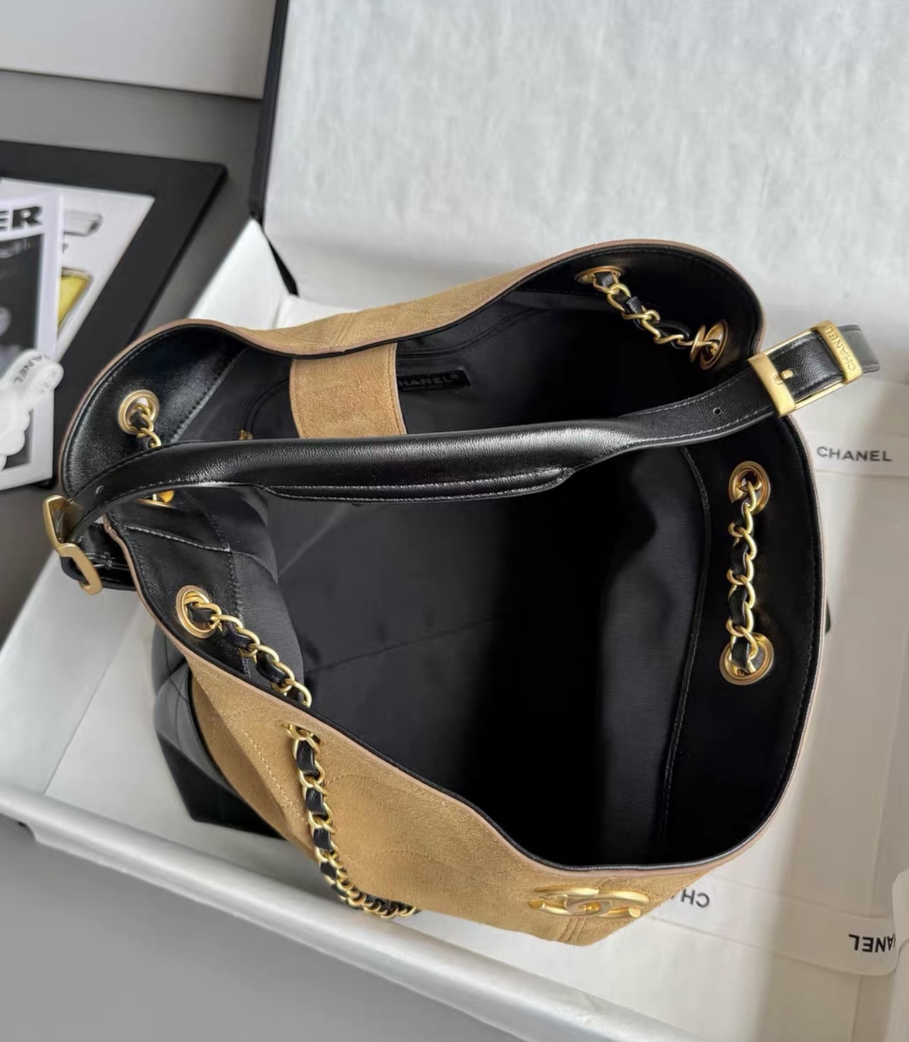 CHANEL Métiers d’art Small Tote