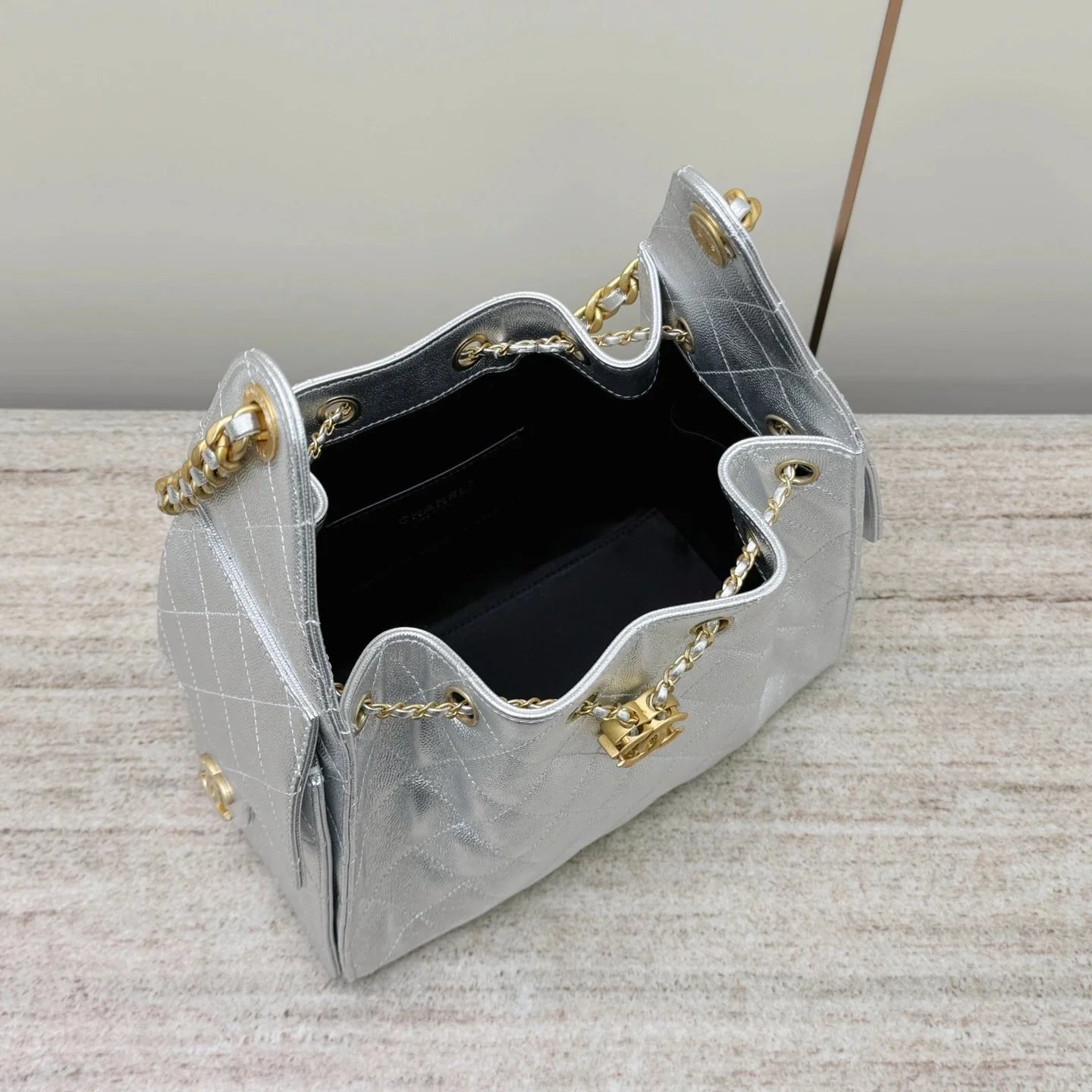 CHANEL 25C Hobo Bag-Metallic color
