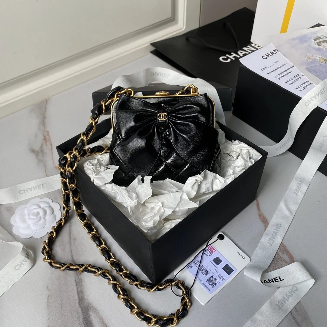 CHANEL Matelasse Chain handbag