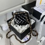 CHANEL Matelasse Chain handbag