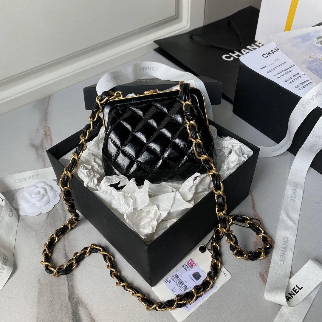 CHANEL Matelasse Chain handbag