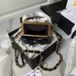 CHANEL Matelasse Chain handbag