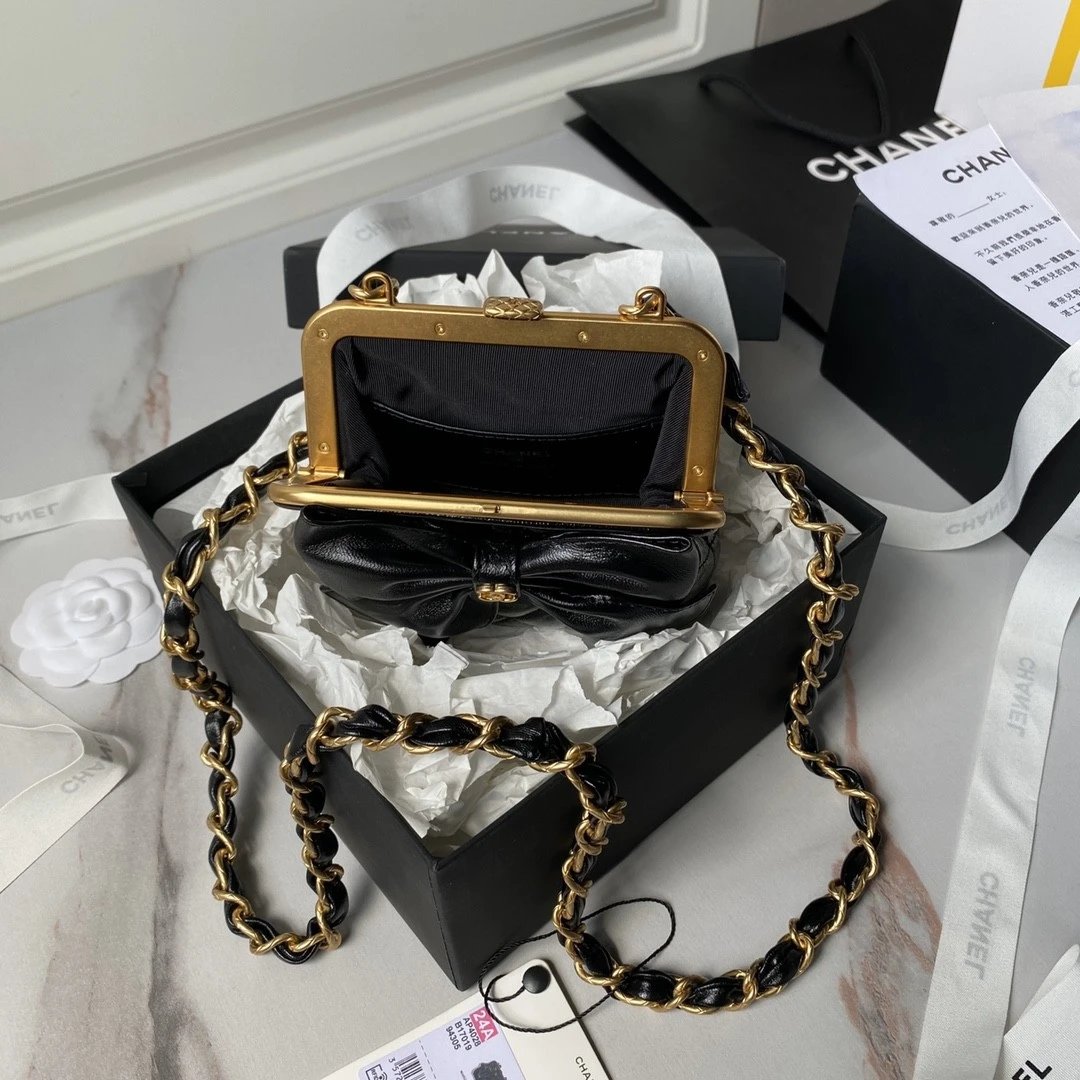 CHANEL Matelasse Chain handbag