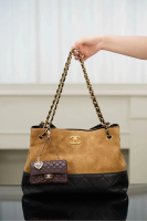 CHANEL Métiers d’art Small Tote