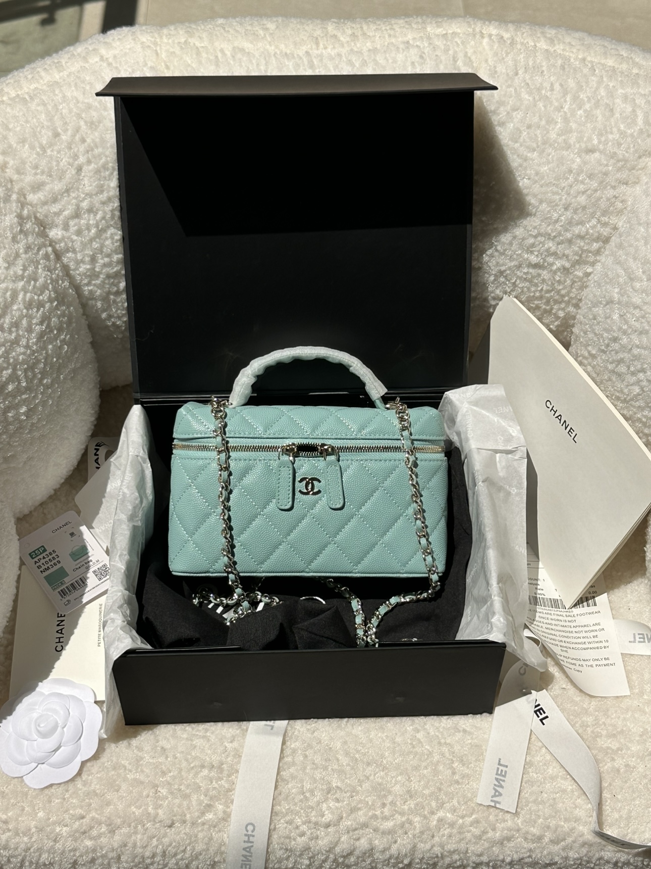 CHANEL Vanity with chain - Grained calfskin