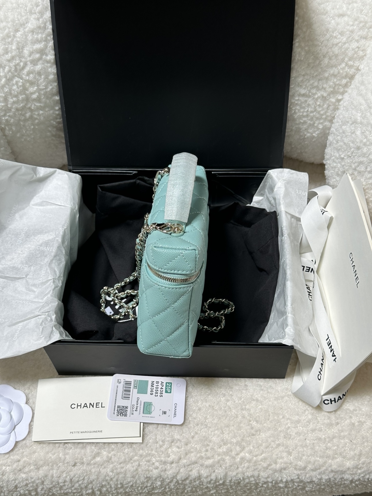 CHANEL Vanity with chain - Grained calfskin