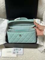 CHANEL Vanity with chain - Grained calfskin