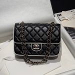 CHANEL Flap bag Lambski black & white