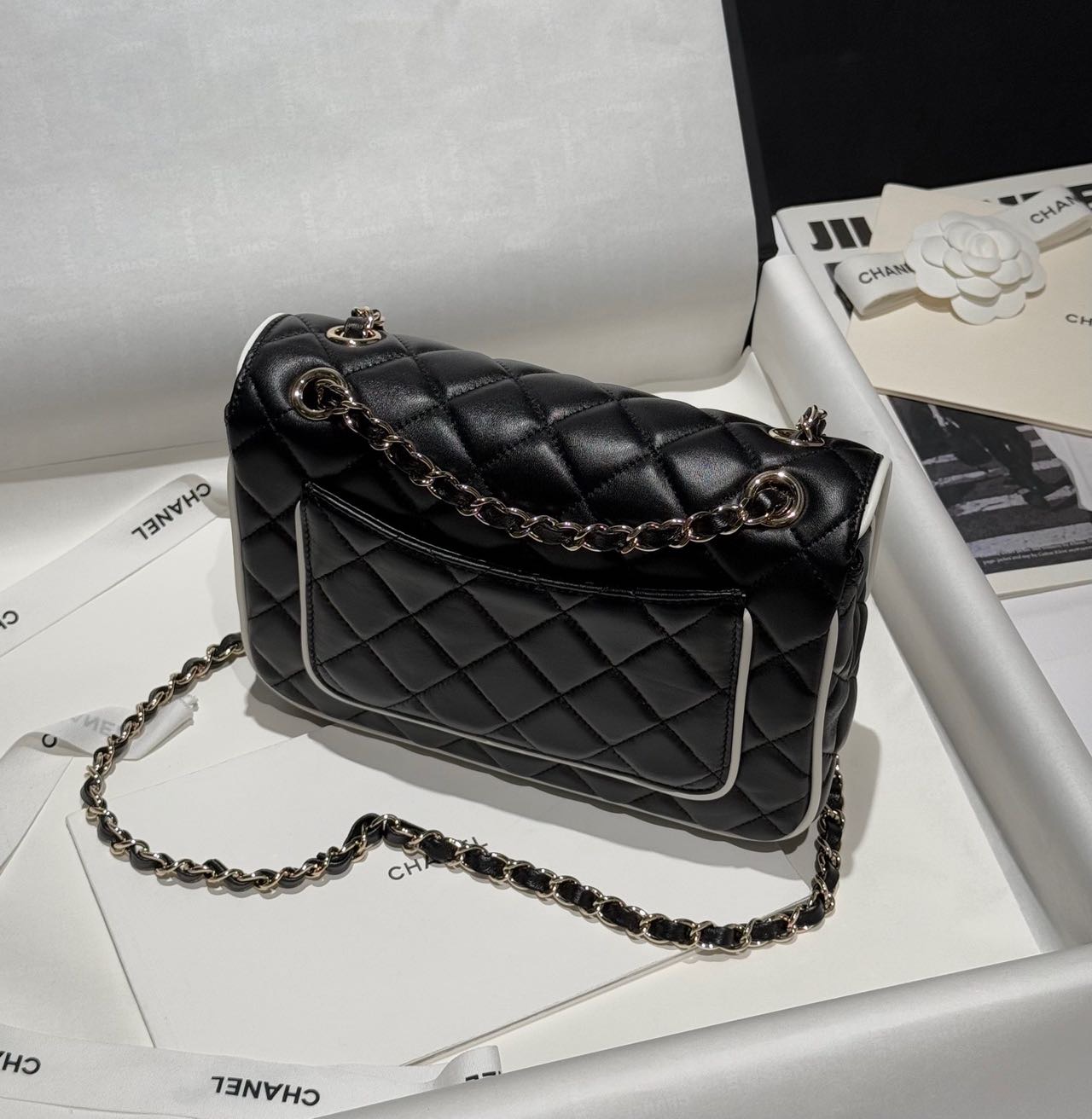 CHANEL Flap bag Lambski black & white