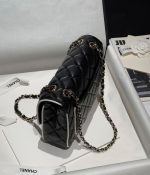 CHANEL Flap bag Lambski black & white