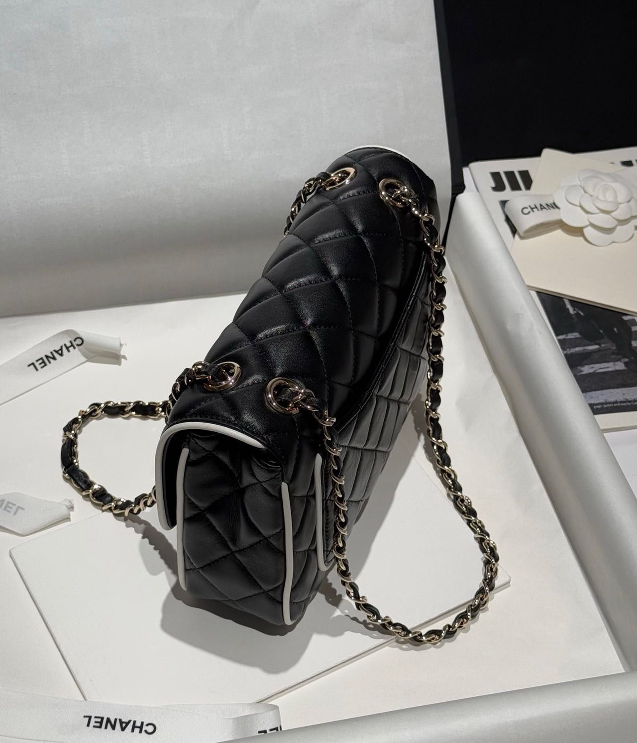 CHANEL Flap bag Lambski black & white