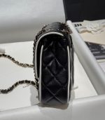 CHANEL Flap bag Lambski black & white