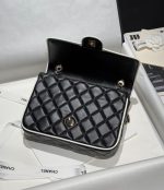 CHANEL Flap bag Lambski black & white